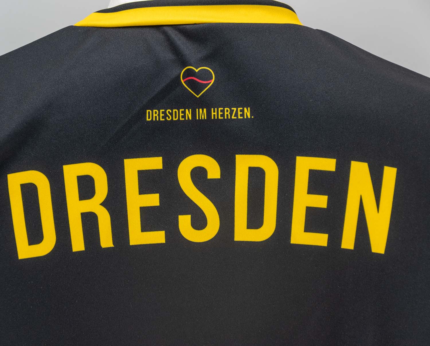 Dresden Fan-Trikot 26/27 Auswärts inkl. Name und Nummer (Druck)