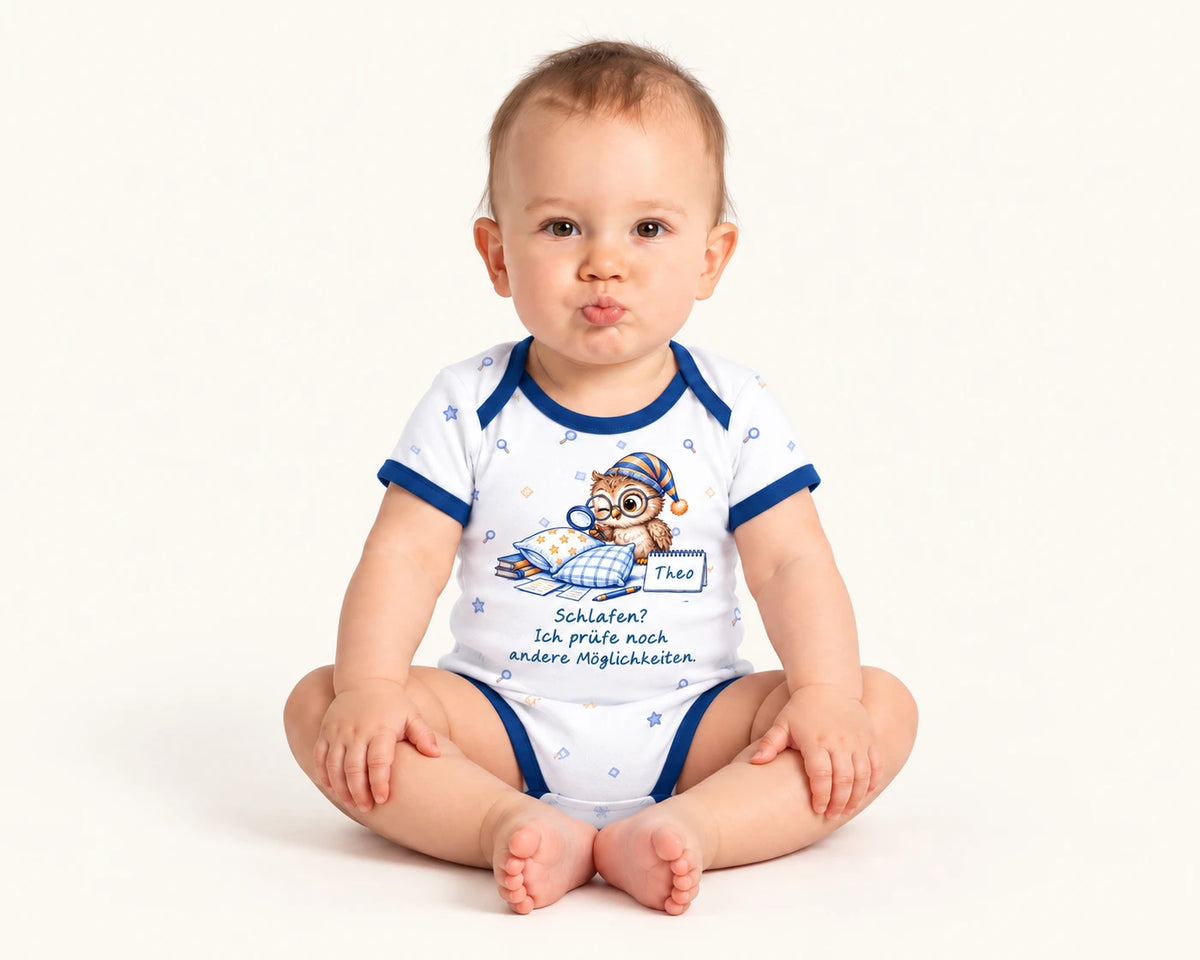 Schlaflabor · Baby allein in der Vorderansicht mit Beispielname Theo
