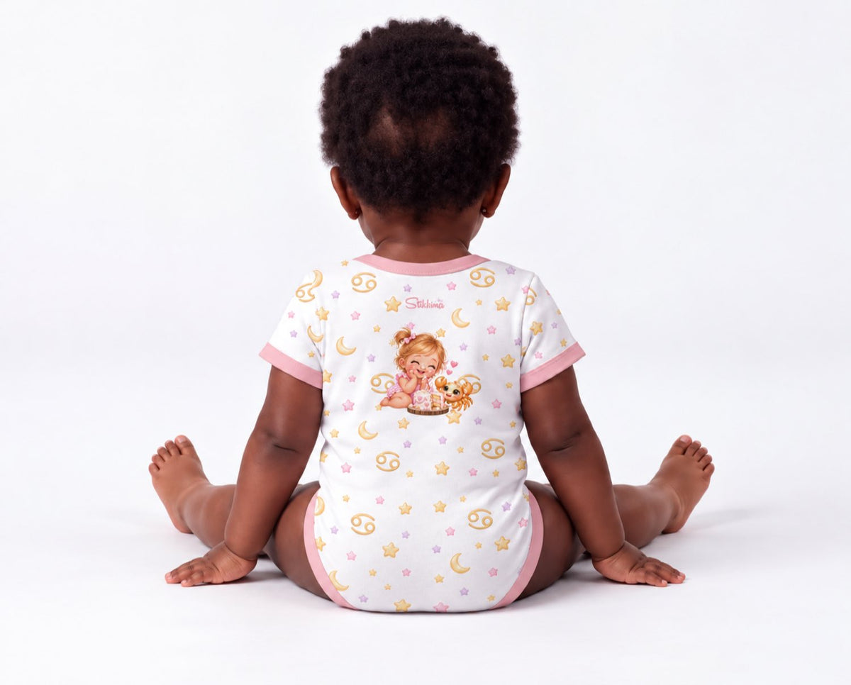 Krebs Baby Body Mädchen mit Kindermotiv inkl. Name (Druck)