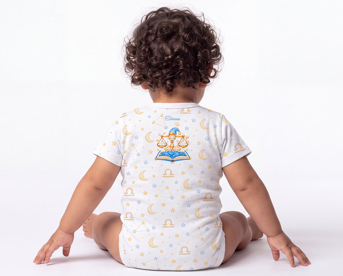 Waage Baby Body Jungen mit Sternzeichenmotiv inkl. Name (Druck)