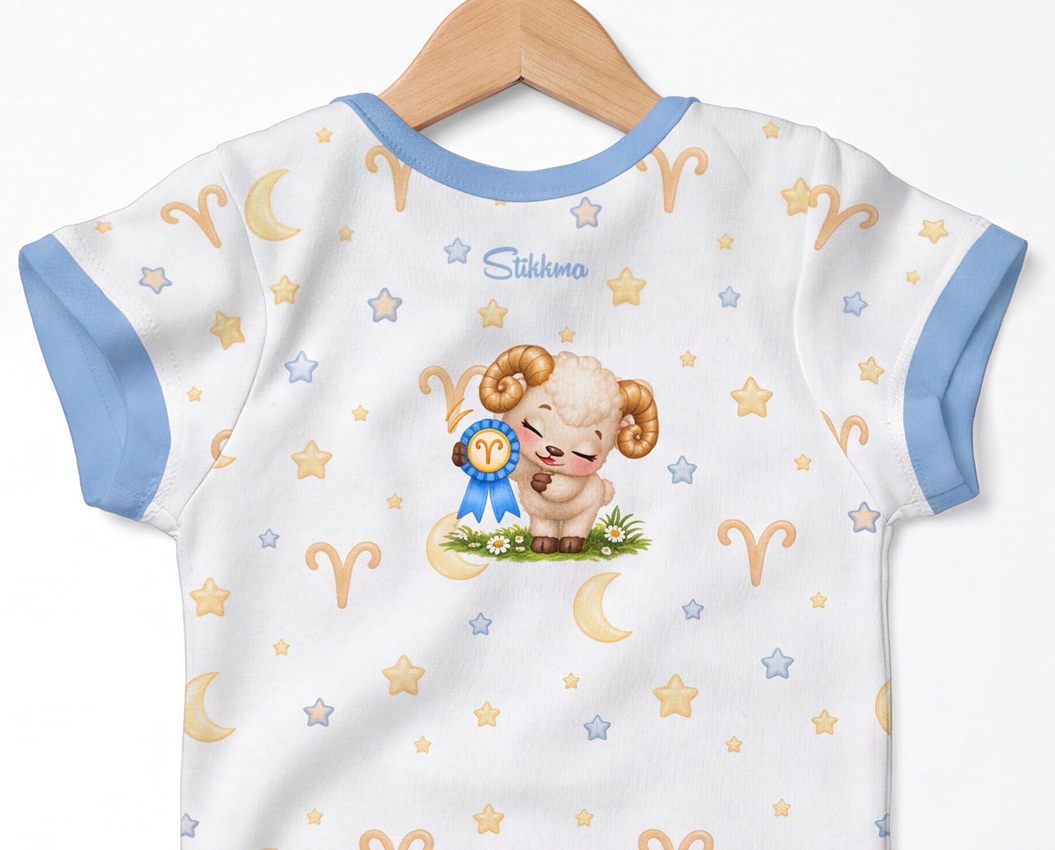 Widder Baby Body Jungen mit Sternzeichenmotiv inkl. Name (Druck)