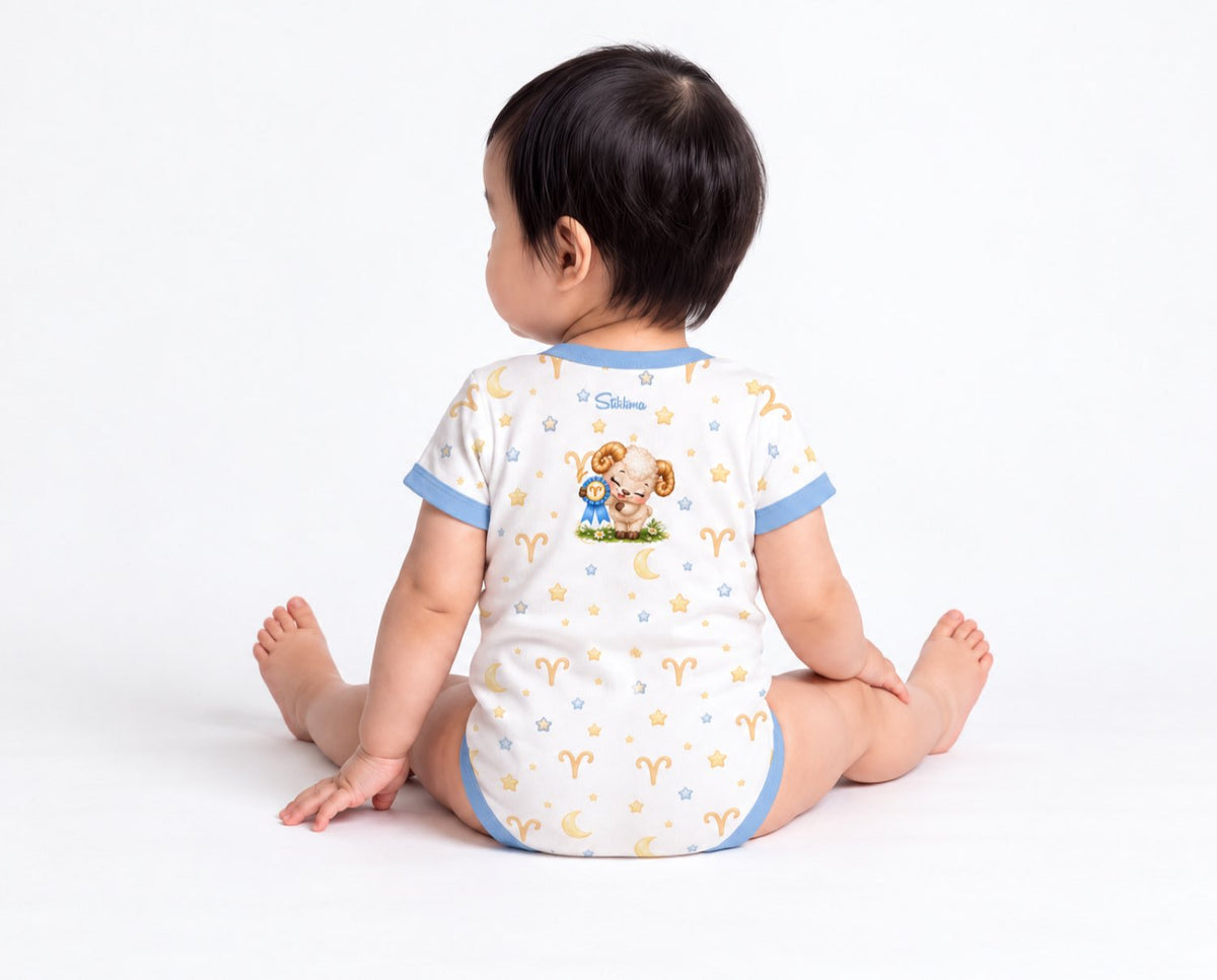 Widder Baby Body Jungen mit Sternzeichenmotiv inkl. Name (Druck)