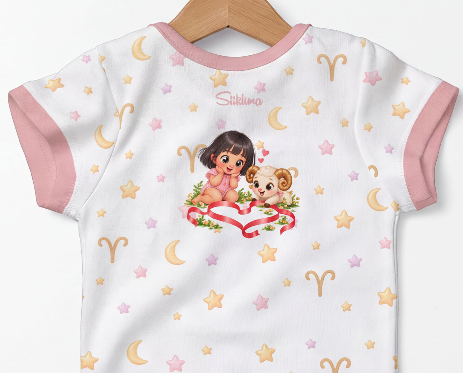 Widder Baby Body Mädchen mit Kindermotiv inkl. Name (Druck)